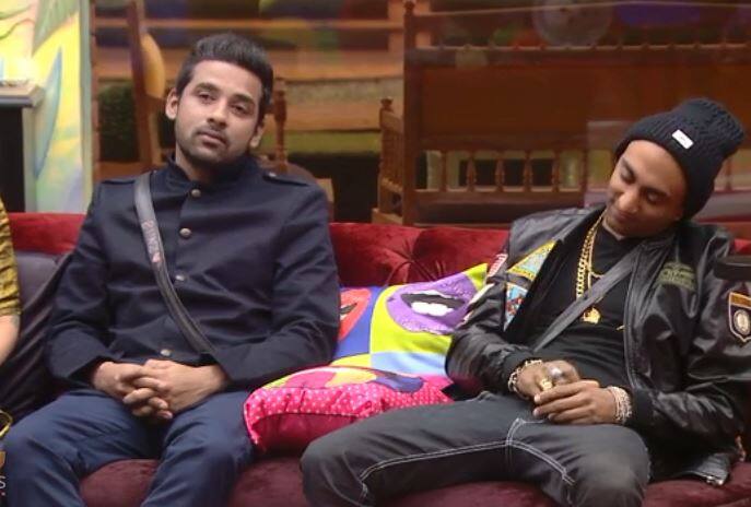  वैसे शो में आकाश ददलानी का सफर काफी शानदार रहा है. उन्होंने शो में दर्शकों को काफी एंटरटेन किया. इसके साथ ही उन्होंने अपने गानों के जरिए भी एक खास पहचान बनाई.