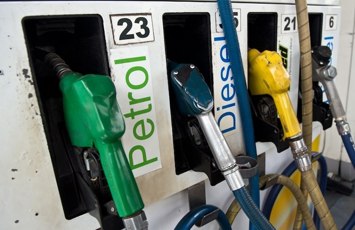 Petrol Prices Hit 81 Rupees In Delhi, diesel prices hiked too दिल्ली: एक बार फिर बढ़े दाम, पेट्रोल 81 और डीजल 73 रुपये के पार
