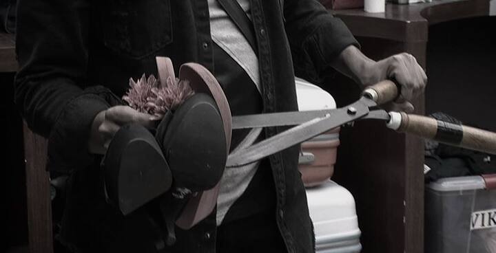 अर्शी खान ने घरवालों से कहा, ''टास्क जीतने के लिए आपको सबसे 'मीन' यानी 'मतलबी' बनना होगा. सभी कंटेस्टेंट को ये भी बताना होगा कि वह 'मतलबी' बनने के लिए किस हद तक गिर सकते हैं.''