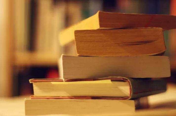 अनुसूचित जाति के छात्रों के लिए सामाजिक न्याय और अधिकारिता मंत्रालय द्वारा राष्ट्रीय प्रवासी छात्रवृत्ति योजना शुरु की गई है. अनुसूचित जाति के विदेश में मास्टर्स और पीएचडी करने वाले छात्रों को इस स्कॉलरशिप का लाभ मिल सकता है. अप्लाइड साइंस, सोशल साइंस, कृषि विज्ञान जैसे विषयों में पीएचडी और मास्टर्स कर रहे छात्रों को ये स्कॉलरशिप दी जाती है. इस योजना के तहत हर साल 100 लोगों को यह स्कॉलरशिप दी जाती है. इस स्कॉलरशिप को पाने वाले छात्र के परिवार की सलाना आय छह लाख से कम होनी चाहिए. इस योजना से जुड़ी सभी जानकारी आपको इस लिंक http://socialjustice.nic.in/SchemeList/Send/28?mid=24541 पर मिल जाएगी.