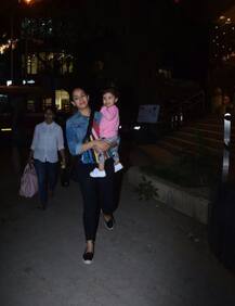 Night Outing पर मम्मी मीरा की गोद में इठलाती नजर आईं क्यूट मीशा, देखें प्यारी तस्वीरें
