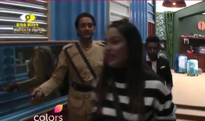 वहीं हिना खान ने फैसला कर लिया है कि वह किसी भी हाल में विकास गुप्ता की बात नहीं मानेंगी और ना ही उन्हें पैसे जीतने देंगी.