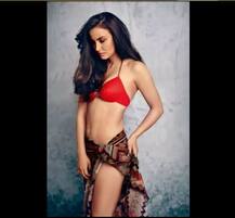 एक्स बिग बॉस कंटेस्टेंट एली अवराम अपनी लेटेस्ट फोटोशूट में ढहा रही हैं \'कहर\'