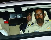 \'ज़ीरो\' की शूटिंग के बाद कैमरे में कैद हुईं अनुष्का शर्मा, शाहरूख भी आए नज़र, देखें तस्वीरें