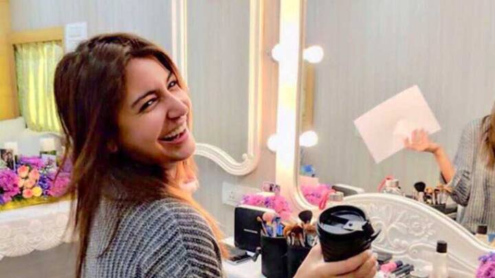 बता दें कि अनुष्का जब पहले दिन इस सेट पर पहुंचीं तो शाहरूख ने गिफ्ट भेजकर उनका स्वागत किया था.