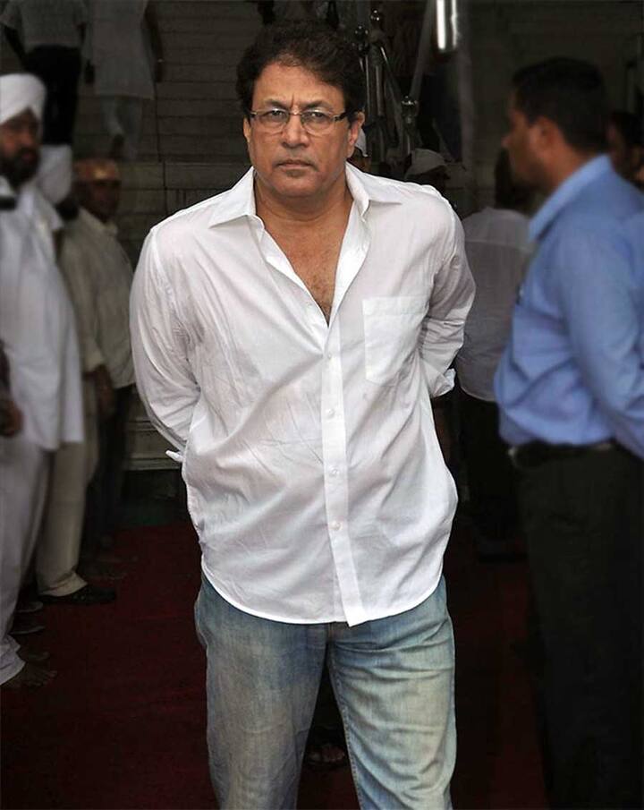 महज 17 वर्ष की उम्र में अरुण मुंबई चले गए और वहां उन्होंने अपना व्यवसाय शुरू किया. व्यवसाय के साथ ही उन्हें एक्टिंग के लिए भी ऑफर मिलने लगे. वर्ष 1977 में तारा बड़जात्या की फिल्म 'पहेली' में एक्टिंग करने का अरुण को ऑफर मिला और यह उनकी पहली फिल्म थी.