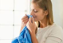 पार्टनर की शर्ट को सूंघने से घटता है स्ट्रेस