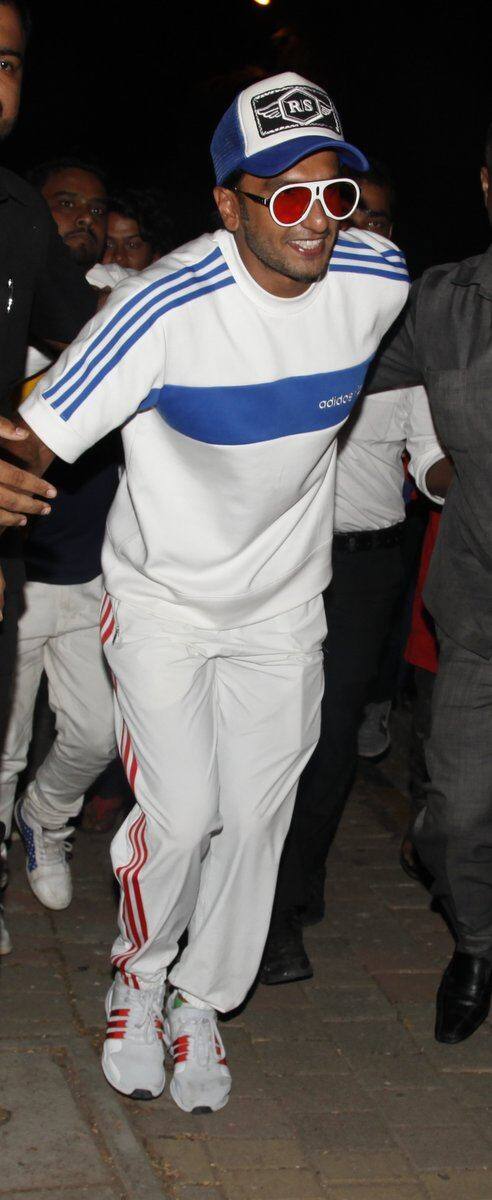 सूत्रों के मुताबिक, रणवीर सिंह और दीपिका पादुकोण जल्द ही शादी कर सकते हैं.  (तस्वीरें- मानव मंगलानी)