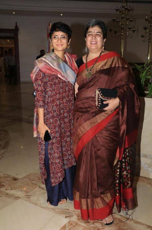  इस इवेंट के दैरान किरण और रीना दोनों एक दूसरे के साथ ही नजर आईं. एक दूसरे की कंपनी को दोनों काफी एंज्वॉय भी कर रही थीं. (तस्वीर: मानव मंगलानी) 