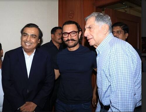 आपको बता दें कि आमिर खान और किरण राव रीना के बर्थडे पर भी काफी मस्ती करते नजर आए थे. (तस्वीर: मानव मंगलानी)