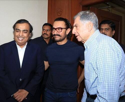 फिल्मों की बात करें तो आमिर खान जल्द ही 'ठग्स ऑफ हिंदोस्तान' में नजर आने वाले हैं. आमिर ने ये लुक इसी फिल्म के लिए अपनाया हुआ है. (तस्वीर: मानव मंगलानी)