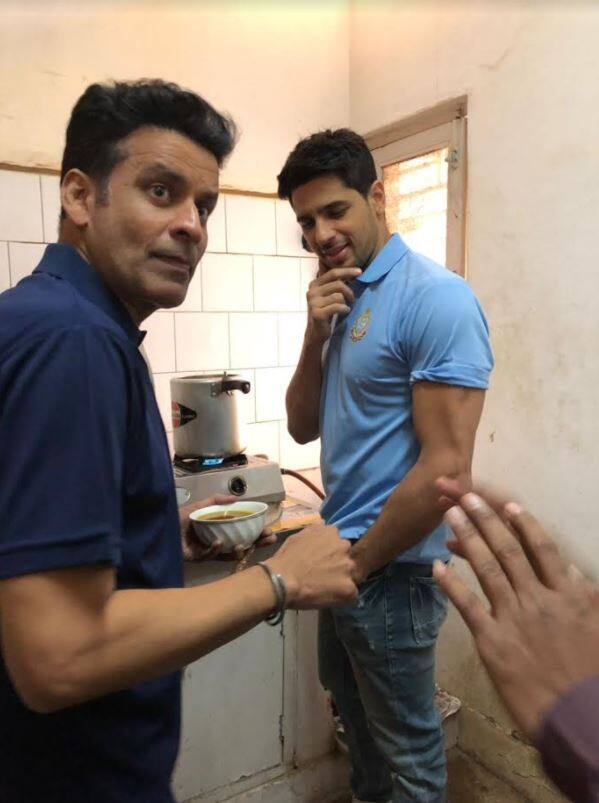 इस दौरान सभी सैनिकों ने भी स्टार्स के साथ जमकर मस्ती की. (तस्वीर: मानव मंगलानी) 