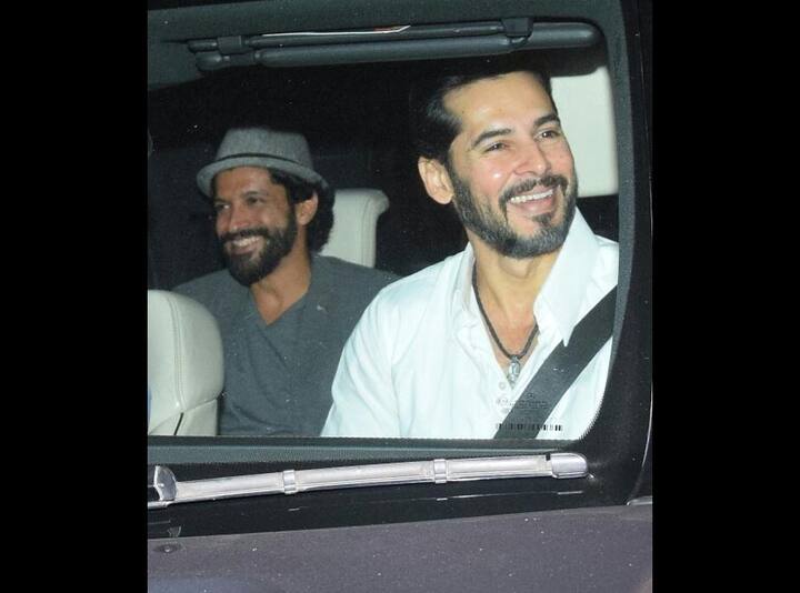 डिनो मोरिया और फरहान अख्तर एक ही गाड़ी में यहां पहुंचे. (Manav Mangalani)