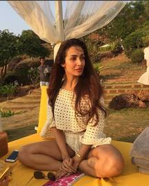 शाहरुख खान की पार्टी में इस HOT अंदाज में पहुंची मलाइका अरोड़ा खान, देखें Photos