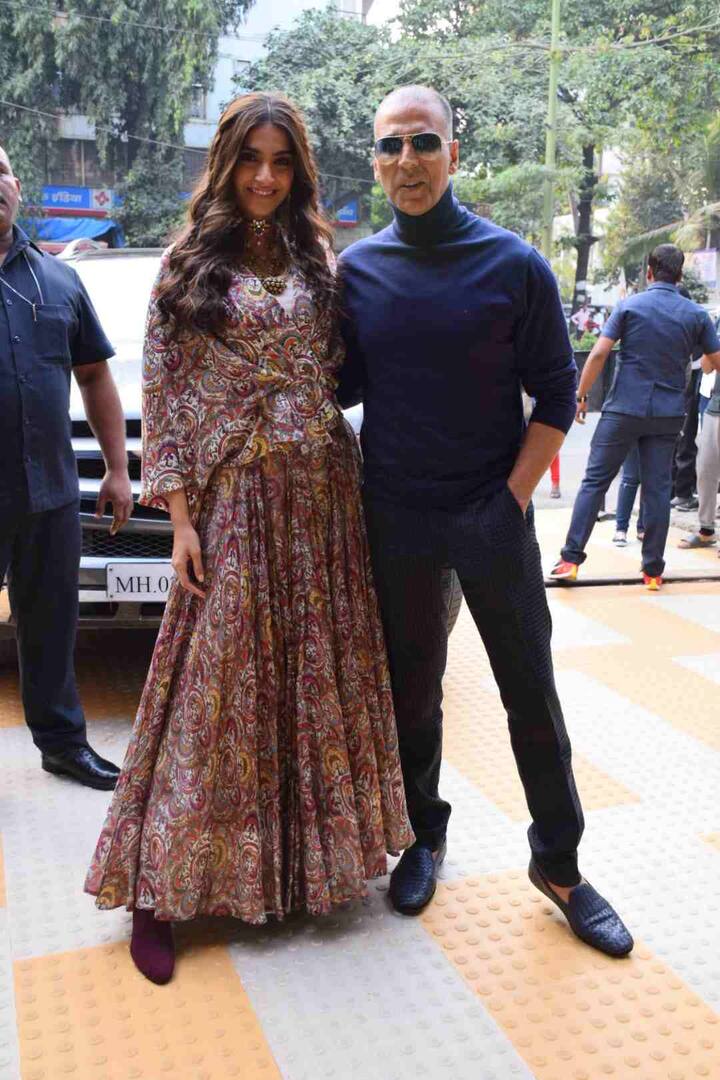 इस फिल्म को आर बाल्की डायरेक्टर कर रहे हैं. फिल्म को अक्षय की पत्नी ट्विंकल खन्ना ने डायरेक्ट और प्रोड्यूस किया है. ये फिल्म 26 जनवरी 2018 यानि इस गणत्रंत दिवस पर रिलीज होने वाली है.