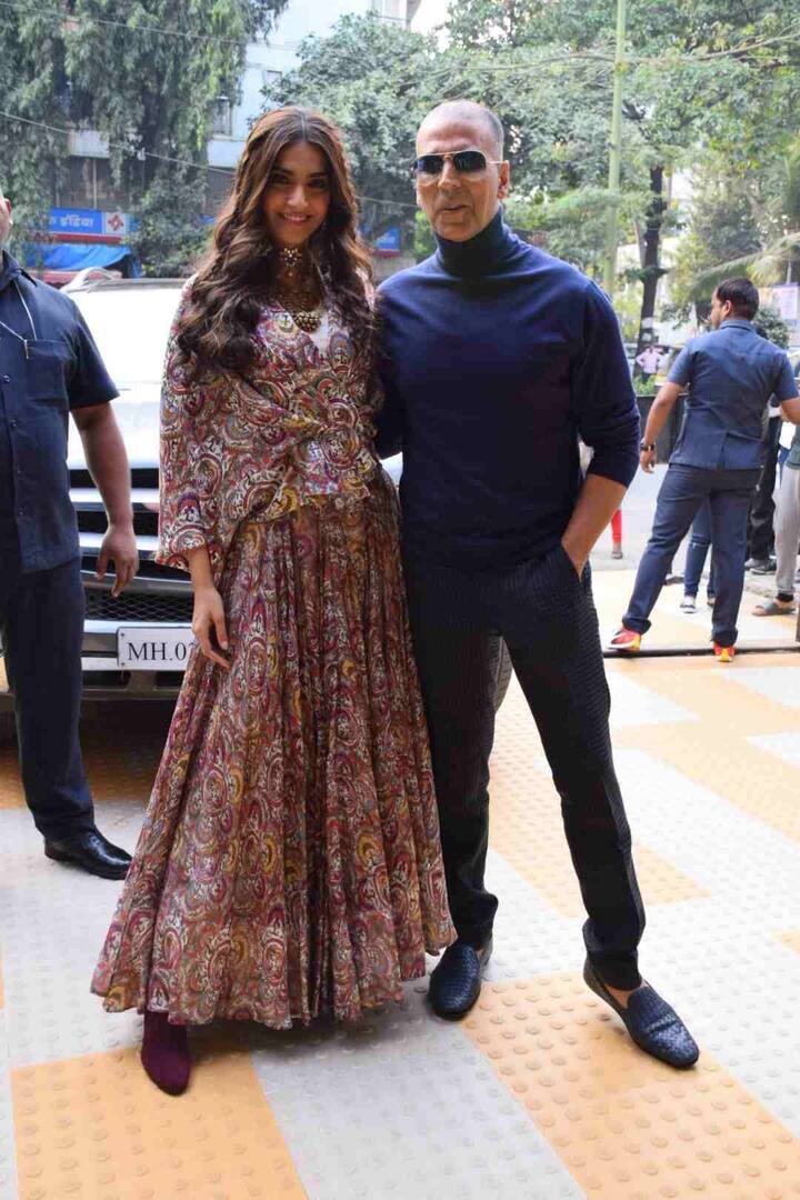 इस फिल्म में अक्षय के साथ सोनम कपूर और राधिका आप्टे मुख्य भूमिका में हैं. राधिका इस फिल्म में अक्षय की पत्नी की भूमिका में हैं तो वहीं सोनम कपूर उन्हें जिंदगी में कुछ करने की प्रेरणा देती हैं.  