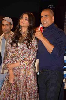 पैडमैन के प्रमोशन में ज़ोर शोर से लगे हुए हैं अक्षय और सोनम 