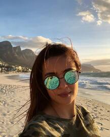 जानें, अनुष्का के भारत लौटने के बाद ये कौन है जो विराट को साउथ अफ्रीका में चीयर कर रहा है!