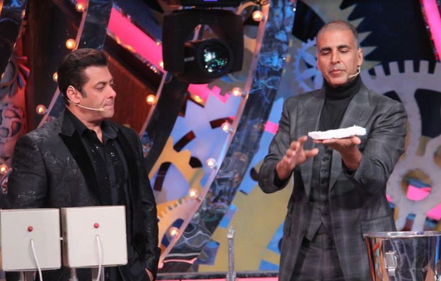 Bigg Boss 11 में अक्षय की \'पैडमैन\' को छोड़ सलमान ने कर दिया इस फिल्म का प्रमोशन!