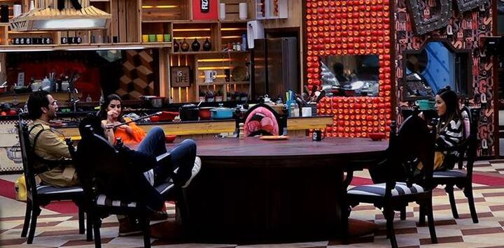 बिग बॉस के विजेता के तौर पर शिल्पा शिंदे को 44 लाख रुपये मिले हैं. वैसे तो बिग बॉस के विजेता को 50 लाख रुपये कैश प्राइज दिया जाता है, पर विकास गुप्ता के चलते शिल्पा शिंदे की इनामी राशि कम हो गई.