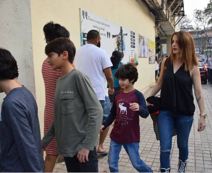 इन साथ की तस्वीरों से ऐसी अटकलों को हवा मिली है कि दोनों फिर से एक हो सकते हैं.