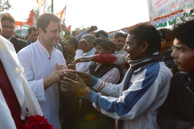 BLOG: Rahul Gandhi visits temple on his first visit to Amethi after becomming Congress Chief BLOG: गुजरात से लेकर यूपी तक, राहुल गांधी का मंदिर कनेक्शन