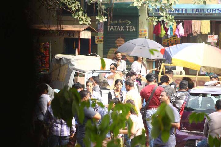 ऐसा खबरें हैं कि दीपिका ने ये एड एक होटल बुकिंग वेबसाइट के लिए की है. (Photo: Manav Mangalani)