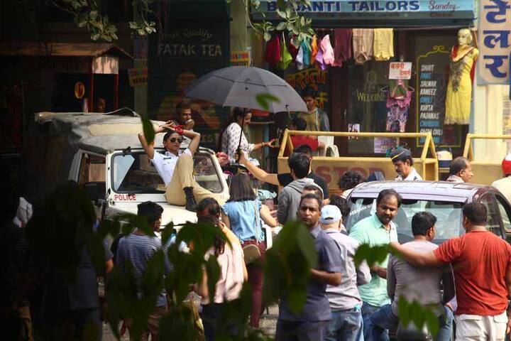 पहली बार है जब दीपिका ट्रैफिक पुलिस के अवतार में दिखेंगी. (Photo: Manav Mangalani)