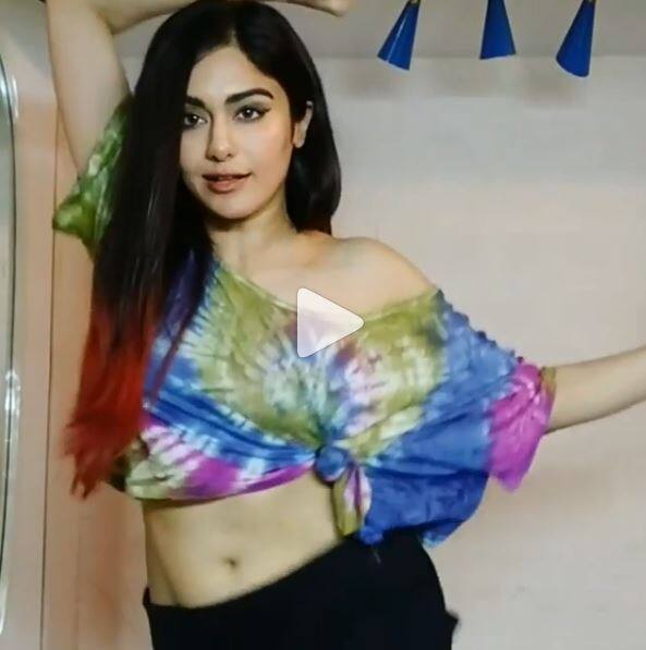 उनकी इंस्टा टाइमलाइन क्यूटनेस और हॉटनेस की तस्वीरों से ओवरलोडेड हैं.