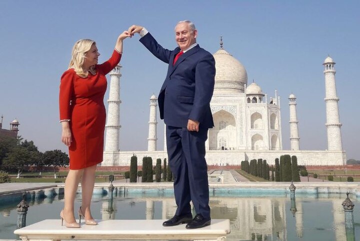 Israel PM Netanyahu and his wife visit Taj Mahal पत्नी सारा संग ताज का दीदार करने पहुंचे प्रधानमंत्री नेतन्याहू