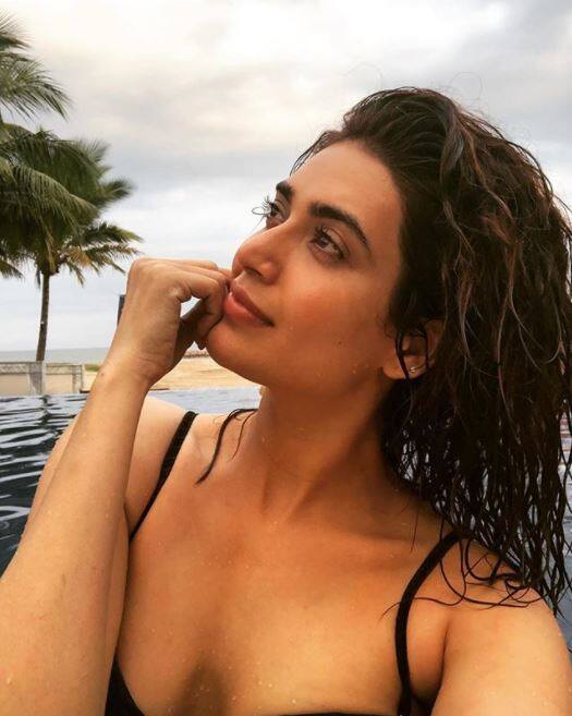 इस दौरा उन्होंने पूल किनारे खूब मस्ती की जिसकी तस्वीरें उन्होंने तस्वीरों वाली साइट इंस्टा पर पोस्ट कीं.