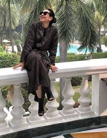 पहले से ज्यादा कूल हो गई है करिश्मां कपूर, देखें पिक्स