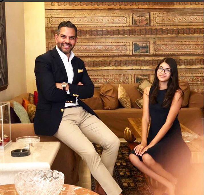 इन तस्वीरों की खास बात ये है कि ये तस्वीरें न तो करिश्मा ने साझा की हैं और न ही संजय कपूर ने, बल्कि ये तस्वीरें संजय की दूसरी पत्नी ने शेयर की हैं.