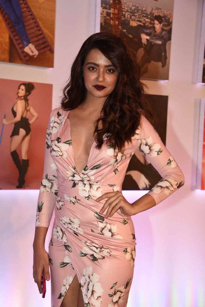 Ugly और पार्च्ड में सुरवीन का अभिनय उन्हें एक अलग कतार में लाकर खड़ा करता है. फिल्हाल सुरवीन के पास कोई फिल्म नहीं है.