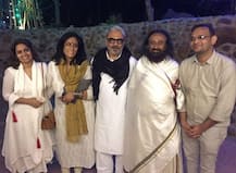 श्री श्री रविशंकर ने देखी \'पद्मावत\', कलाकारों की प्रशंसा करते हुए कहा \'कुछ भी आपत्तिजनक नहीं\'