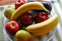 Health Tips : 'ही' फळे चुकूनही फ्रिजमध्ये ठेऊ नका, शरीराला ठरु शकतात हानिकारक