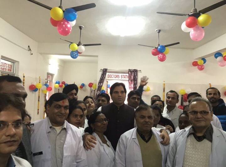 Varun Gandhi news, inaurgates hospital in Sultanpur, gave 1.5 crores from MP Fund, वरुण गांधी अपनी नई छवि बनाने में लगे हैं बीजेपी में हाशिए पर चल रहे वरुण गांधी