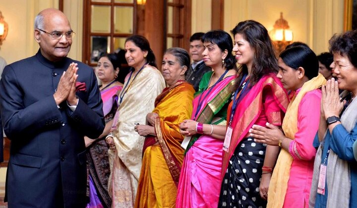 President: Embarrased on Rajasthan woman porter story हौसलों की उड़ान: राजस्थान की महिला कुली की कहानी सुनकर हुए भावुक राष्ट्रपति