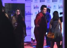 PHOTO: कैमरे पर परफेक्ट दिखने वाले स्टार्स Filmfare अवॉर्ड्स में कुछ ऐसे हुए कैंडिड कैमरे में कैद
