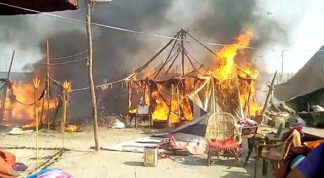 इलाहाबाद माघ मेला: मौनी बाबा के पंडाल में लगी आग, लाखों का माल खाक, सभी श्रद्धालु सुरक्षित
