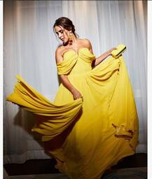 Latest Photo Shoot में नेहा ने फैलाया \'Yellow Fever\'