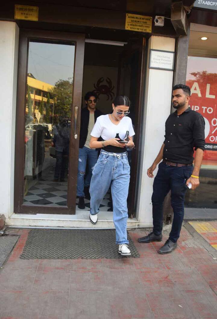 अहान की गर्लफ्रेंड का नाम तानिया है और ये दोनों काफी समय से एक दूसरे को डेट कर रहे हैं. (Photo: Mnav Mangalani)