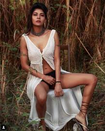 बिग बॉस की इस कंटेस्टेंट ने अपनी हालिया तस्वीरों से लई इंटरनेट पर \'आग\', देखें तस्वीरें