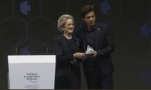 क्रिस्टल पुरस्कार पाकर बोले शाहरुख खान, एसिड अटैक पीड़िताओं को समर्पित है ये अवॉर्ड