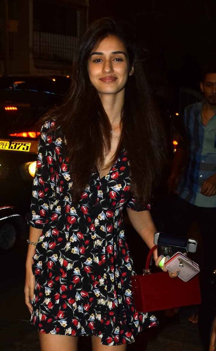 बताते चलें कि दिशा हिंदी सिनेमा के तेज़ी से उभरते सितारे टाइगर श्रॉफ की गर्लफ्रेंड हैं.