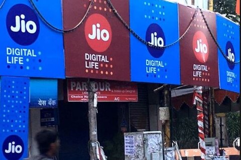  Airtel Vs Jio: एयरटेल के ₹199,₹448 और ₹509 प्लान में अब मिलेगा ज्यादा डेटा  