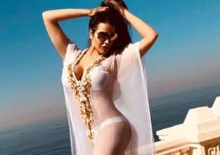 sanjay dutt daughter trishala dutt posts hot photos on social media instagram संजय दत्त की लाड़ली त्रिशला ने सोशल मीडिया पर ढाया कहर, पोस्ट की खूबसूरत तस्वीरें