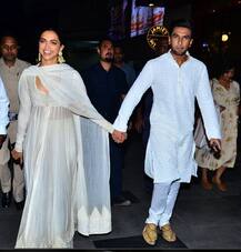 Photos: एक दूजे के हाथों में हाथ डाले फिल्म \'पद्मावत\' की स्क्रीनिंग पर पहुंचे रणवीर-दीपिका