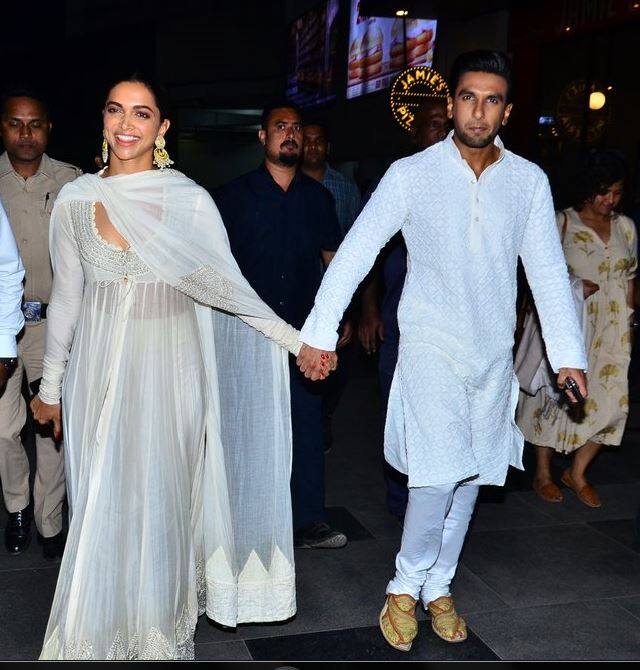 दीपिका पादुकोण और रणवीर सिंह फिल्म 'पद्मावत' की स्पेशल स्क्रीनिंग में एक साथ पहुंचे. इन दोनों की फिल्म 25 जनवरी को रिलीज होने वाली है.