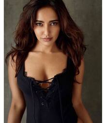 बॉलीवुड अदाकारा नेहा शर्मा ने कुछ इस अंदाज में सोशल मीडिया पर शेयर की तस्वीरें